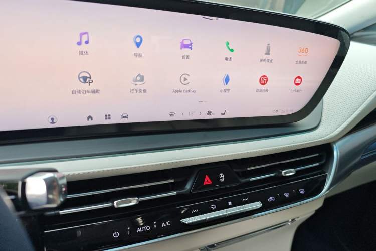 Used Buick Century 2025 2.0T Seven-Seater Yinshi Edition Audio And AC Panel