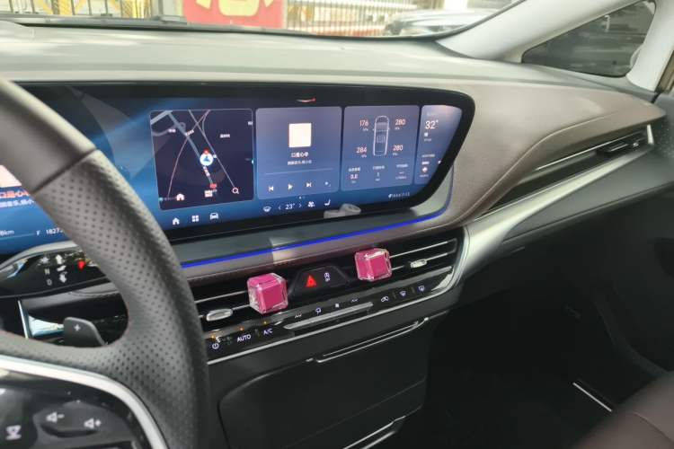 Used Buick Century 2025 2.0T Seven-Seater Yinshi Edition Audio And AC Panel