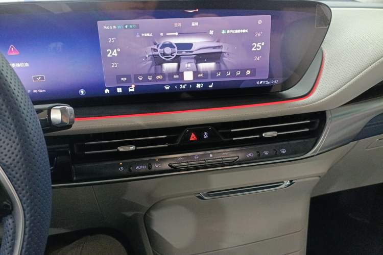Used Buick Century 2025 2.0T Seven-Seater Yinshi Edition Audio And AC Panel
