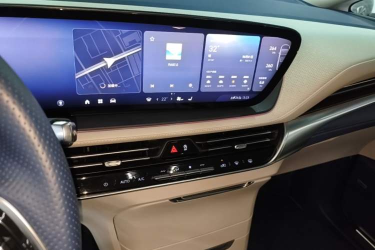 Used Buick Century 2025 2.0T Six-Seater YinShi Edition Audio And AC Panel