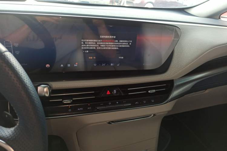 Used Buick Century 2025 2.0T Six-Seater YinShi Edition Audio And AC Panel