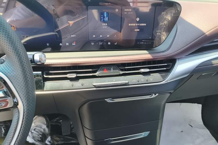 Used Buick Century 2025 2.0T Seven-Seater Yinshi Edition Audio And AC Panel