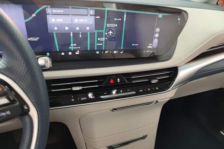 Used Buick Century 2025 2.0T Seven-Seater Yinshi Edition Audio And AC Panel