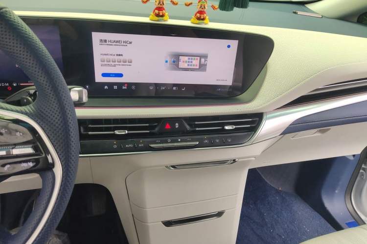 Used Buick Century 2025 2.0T Seven-Seater Yinshi Edition Audio And AC Panel