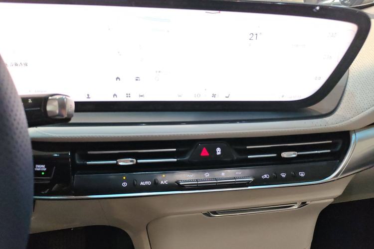 Used Buick Century 2025 2.0T Seven-Seater Yinshi Edition Audio And AC Panel