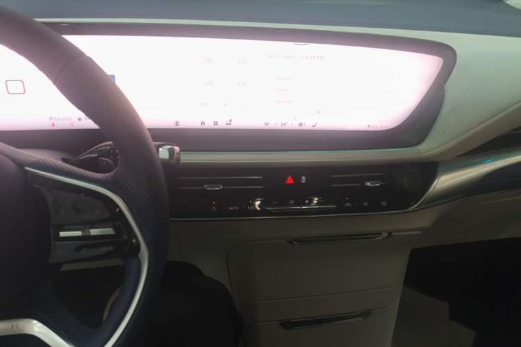 Used Buick Century 2025 2.0T Seven-Seater Yinshi Edition Audio And AC Panel