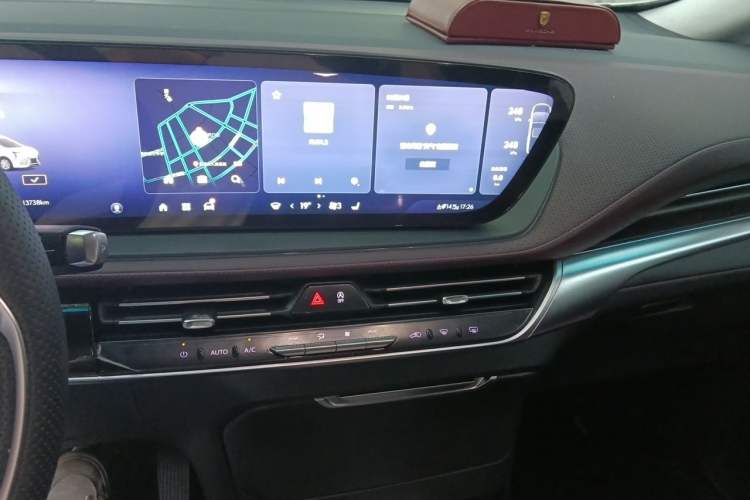 Used Buick Century 2025 2.0T Six-Seater YinShi Edition Audio And AC Panel