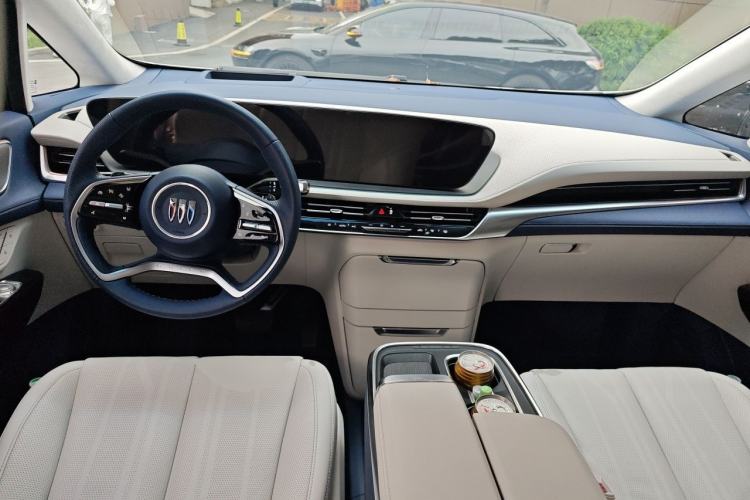 Used Buick Century 2025 2.0T Seven-Seater Yinshi Edition Center Console