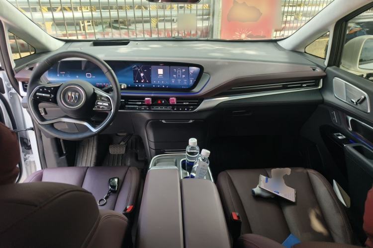 Used Buick Century 2025 2.0T Seven-Seater Yinshi Edition Center Console