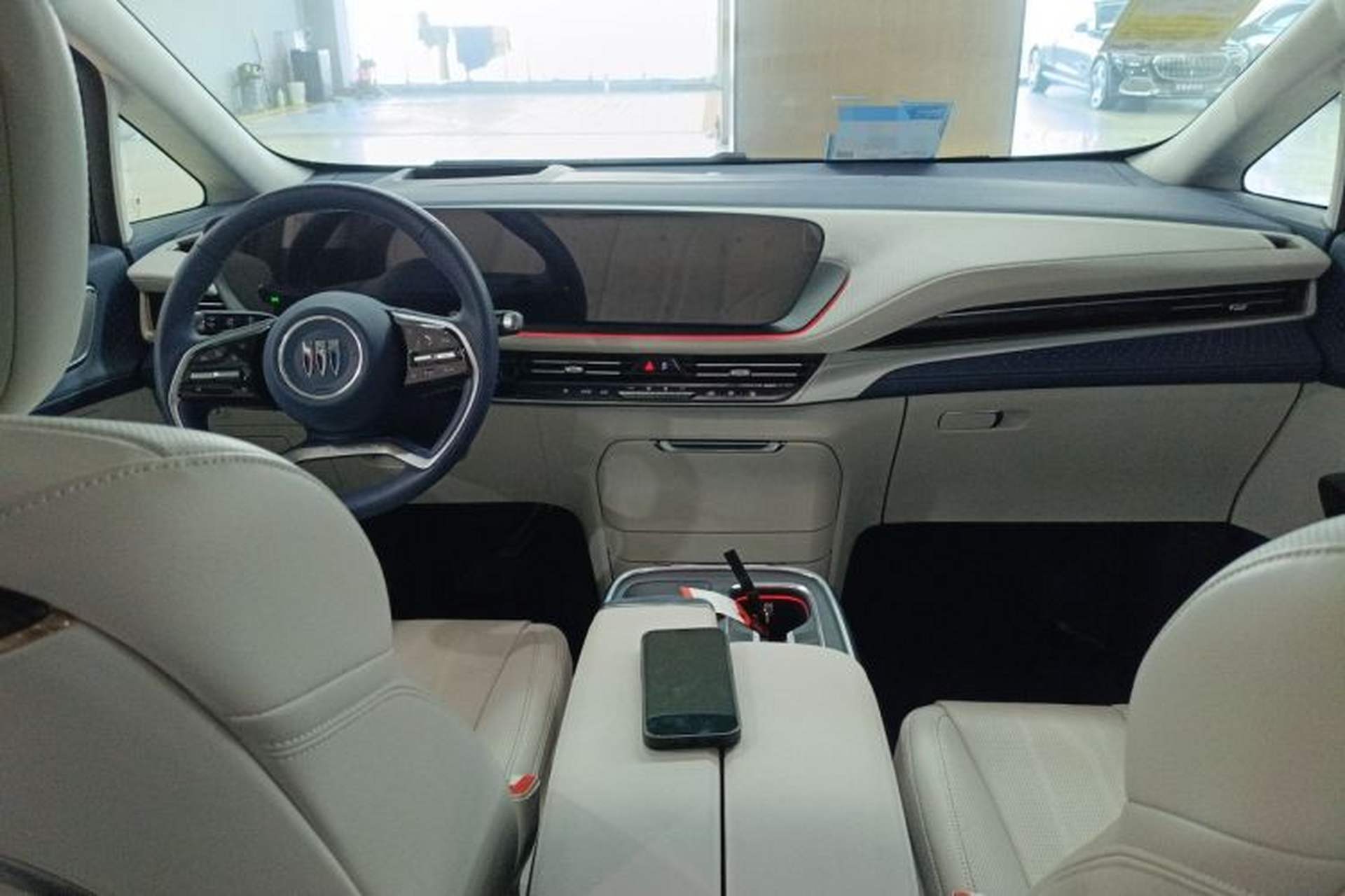 Used Buick Century 2025 2.0T Seven-Seater Yinshi Edition Center Console
