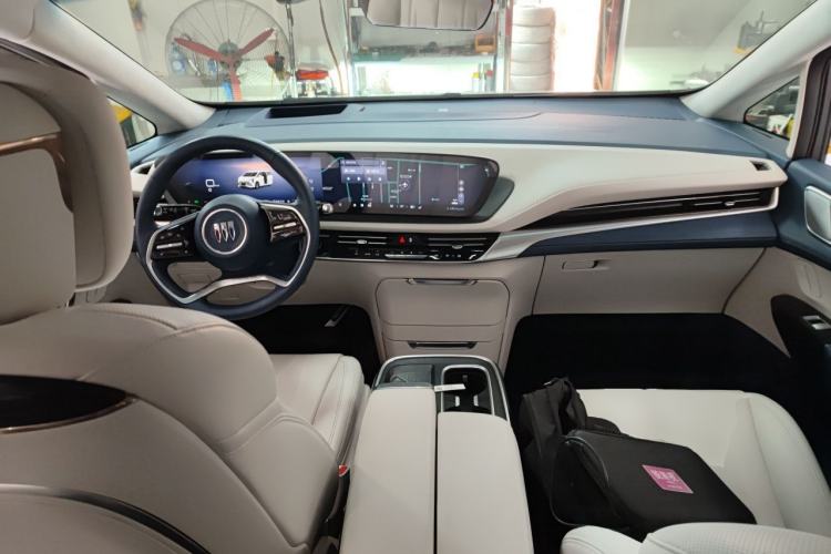 Used Buick Century 2025 2.0T Seven-Seater Yinshi Edition Center Console