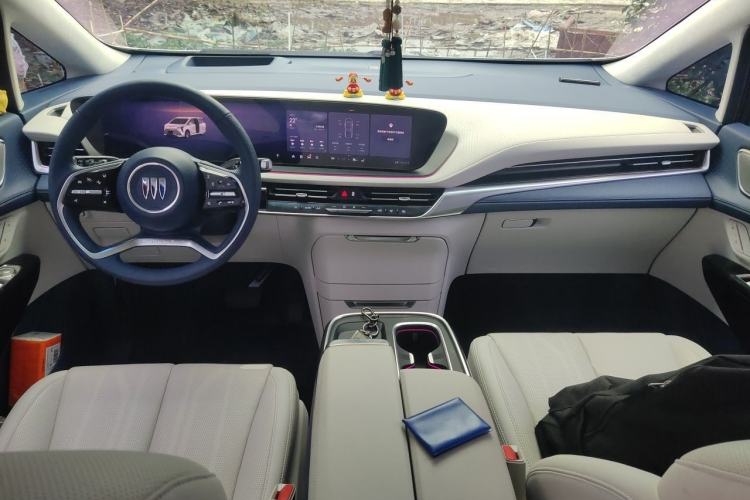 Used Buick Century 2025 2.0T Seven-Seater Yinshi Edition Center Console