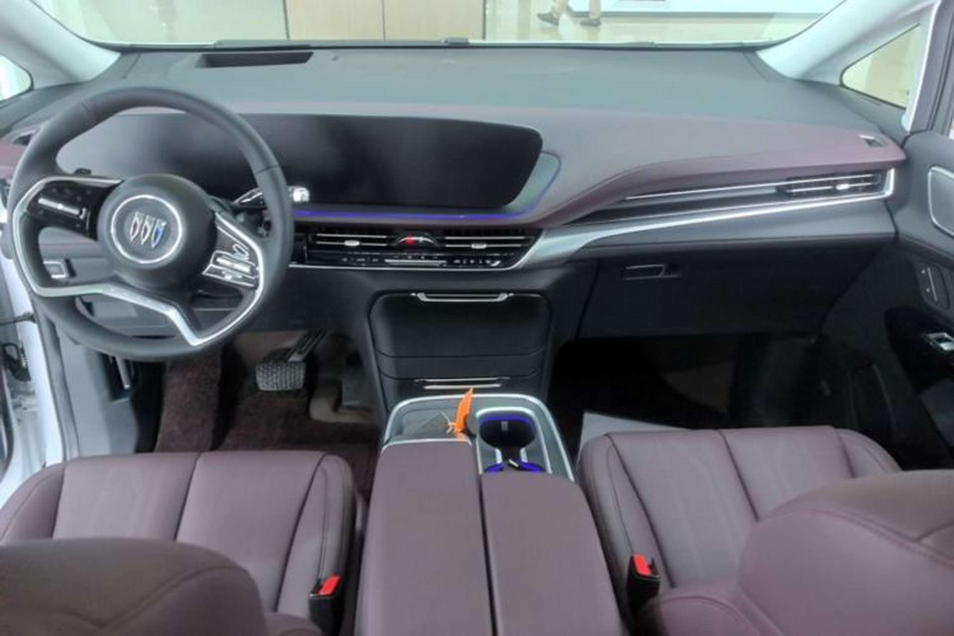 Used Buick Century 2025 2.0T Six-Seater YinShi Edition Center Console