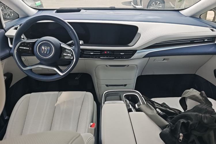 Used Buick Century 2025 2.0T Seven-Seater Yinshi Edition Center Console