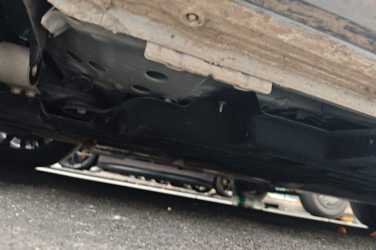 Used Buick Century 2025 2.0T Seven-Seater Yinshi Edition Chassis Front Left