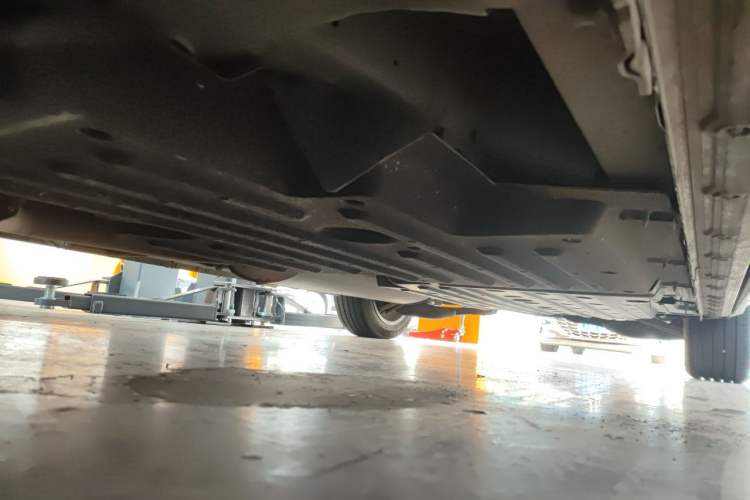 Used Buick Century 2025 2.0T Seven-Seater Yinshi Edition Chassis Front Left