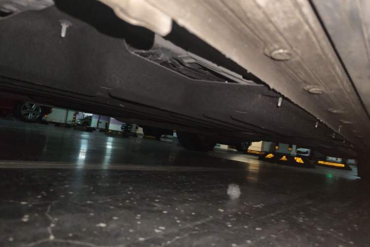 Used Buick Century 2025 2.0T Seven-Seater Yinshi Edition Chassis Front Left