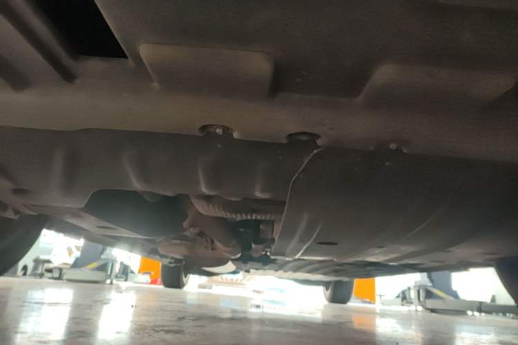 Used Buick Century 2025 2.0T Seven-Seater Yinshi Edition Chassis Front