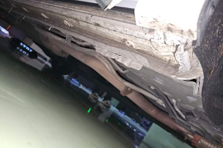 Used Buick Century 2025 2.0T Seven-Seater Yinshi Edition Chassis Front Right