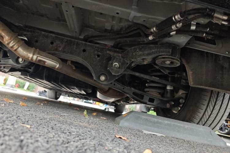 Used Buick Century 2025 2.0T Seven-Seater Yinshi Edition Chassis Rear