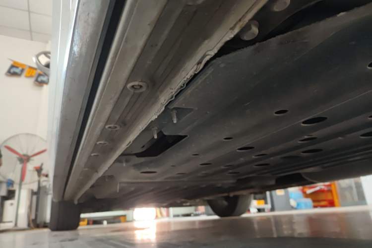Used Buick Century 2025 2.0T Seven-Seater Yinshi Edition Chassis Rear Left
