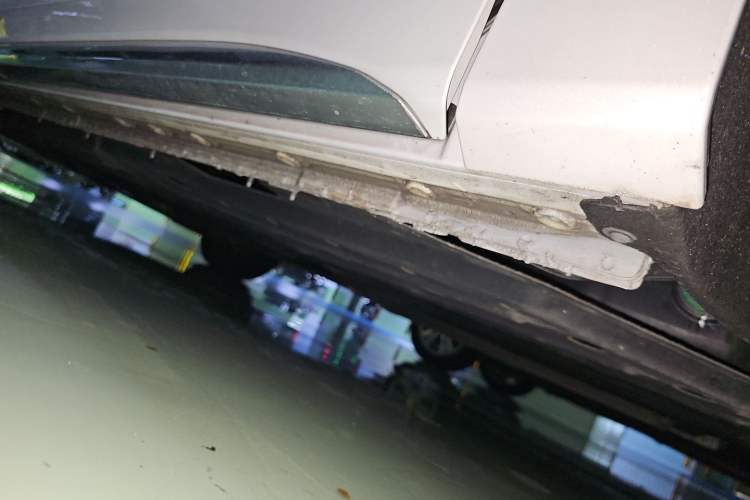 Used Buick Century 2025 2.0T Seven-Seater Yinshi Edition Chassis Rear Left