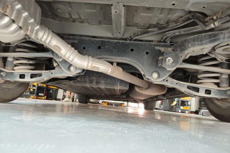 Used Buick Century 2025 2.0T Seven-Seater Yinshi Edition Chassis Rear