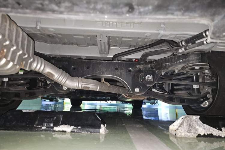 Used Buick Century 2025 2.0T Seven-Seater Yinshi Edition Chassis Rear
