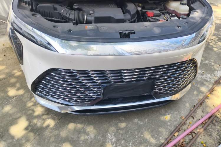 Used Buick Century 2025 2.0T Seven-Seater Yinshi Edition Engine Bay