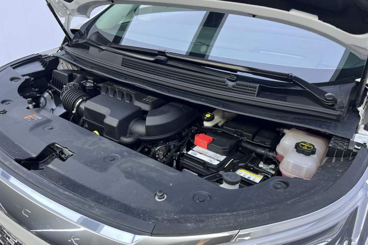 Used Buick Century 2025 2.0T Seven-Seater Yinshi Edition Engine Bay