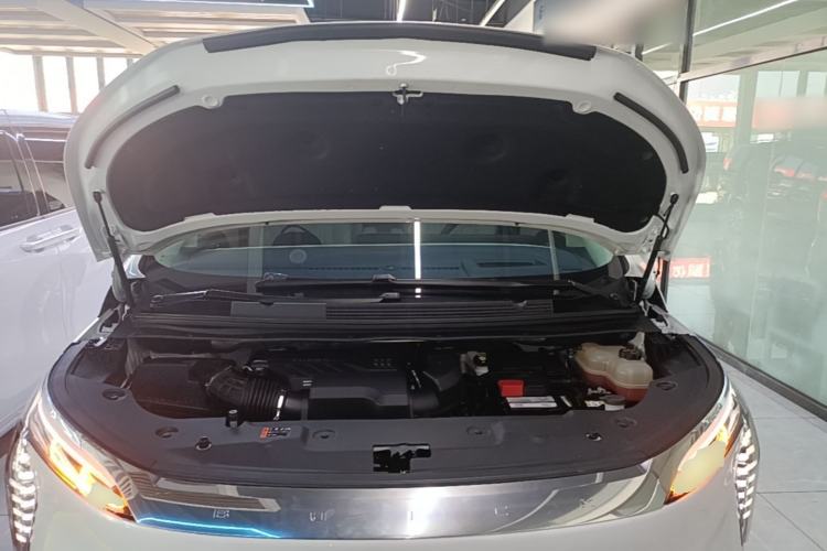 Used Buick Century 2025 2.0T Seven-Seater Yinshi Edition Engine Bay