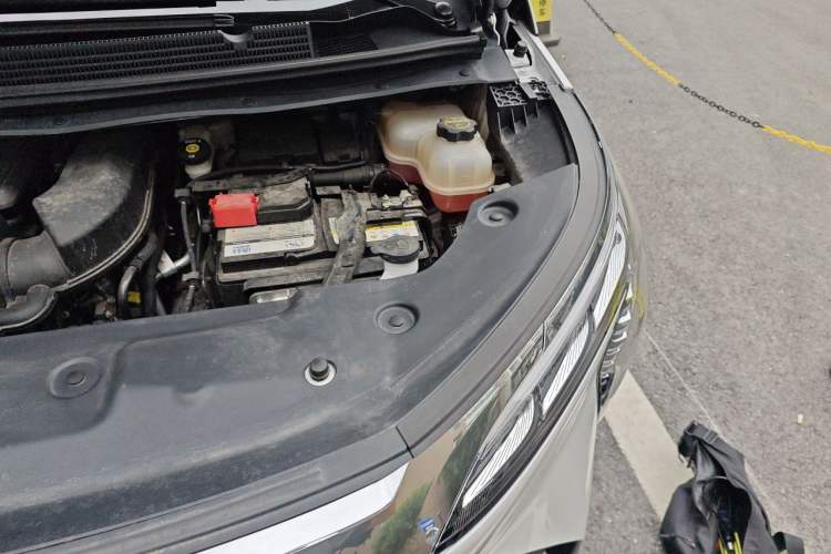 Used Buick Century 2025 2.0T Seven-Seater Yinshi Edition Engine Bay Left