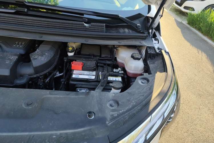 Used Buick Century 2025 2.0T Seven-Seater Yinshi Edition Engine Bay Left