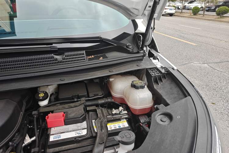 Used Buick Century 2025 2.0T Seven-Seater Yinshi Edition Engine Bay Left