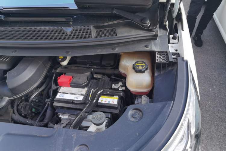Used Buick Century 2025 2.0T Seven-Seater Yinshi Edition Engine Bay Left