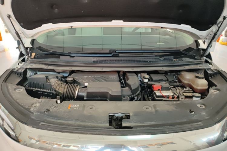 Used Buick Century 2025 2.0T Seven-Seater Yinshi Edition Engine Bay