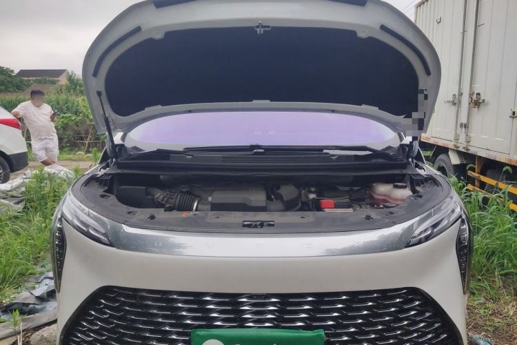 Used Buick Century 2025 2.0T Seven-Seater Yinshi Edition Engine Bay