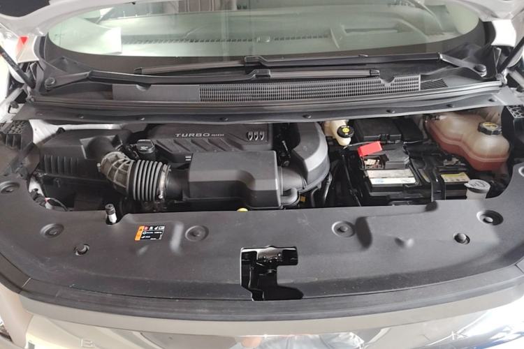 Used Buick Century 2025 2.0T Seven-Seater Yinshi Edition Engine Bay
