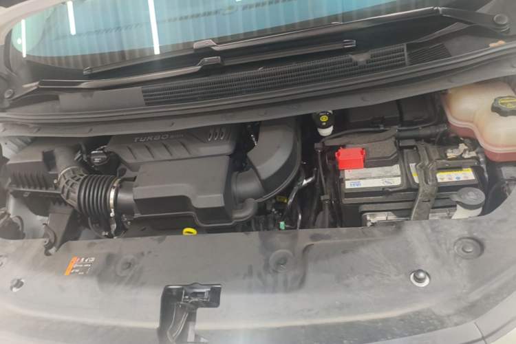 Used Buick Century 2025 2.0T Seven-Seater Yinshi Edition Engine Bay