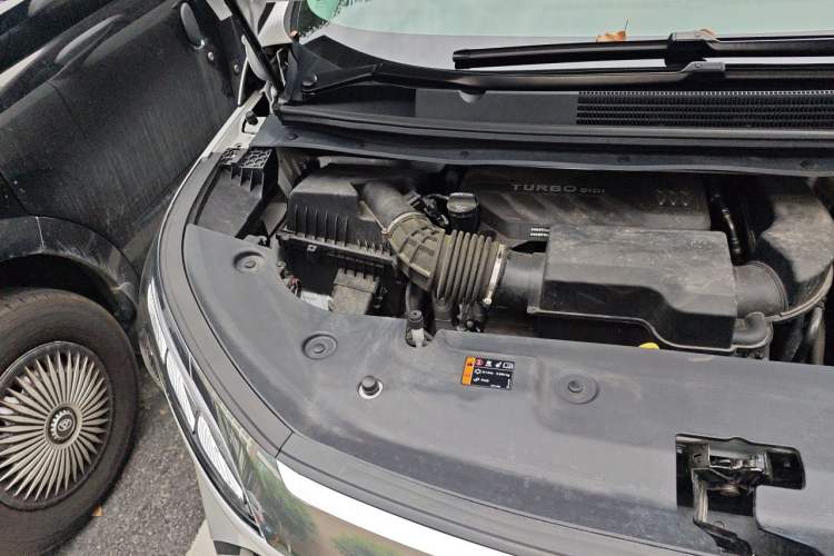Used Buick Century 2025 2.0T Seven-Seater Yinshi Edition Engine Bay Right