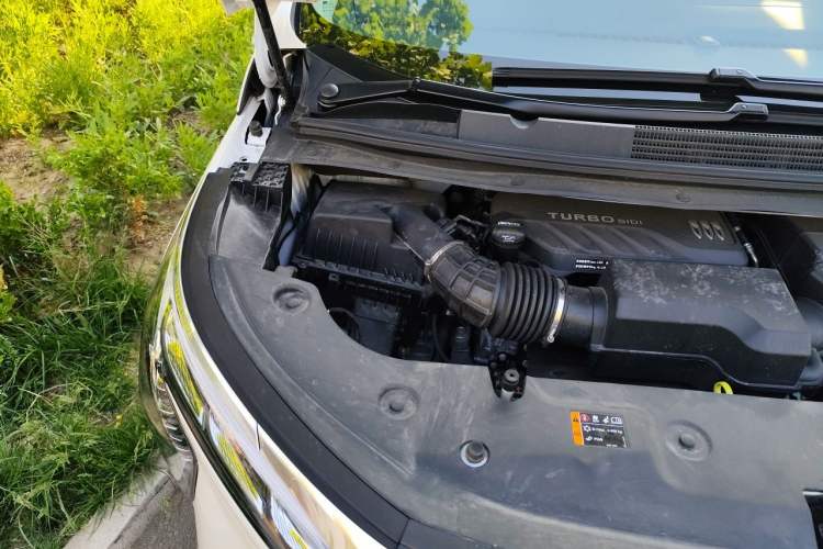 Used Buick Century 2025 2.0T Seven-Seater Yinshi Edition Engine Bay Right