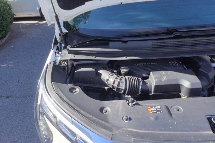 Used Buick Century 2025 2.0T Seven-Seater Yinshi Edition Engine Bay Right
