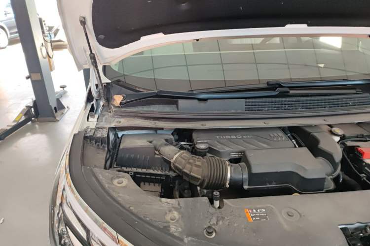 Used Buick Century 2025 2.0T Seven-Seater Yinshi Edition Engine Bay Right