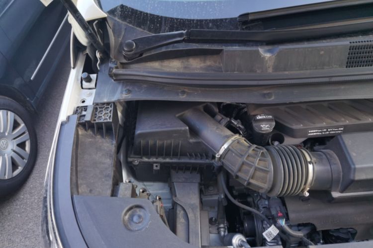 Used Buick Century 2025 2.0T Seven-Seater Yinshi Edition Engine Bay Right