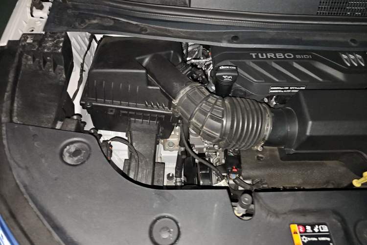 Used Buick Century 2025 2.0T Seven-Seater Yinshi Edition Engine Bay Right