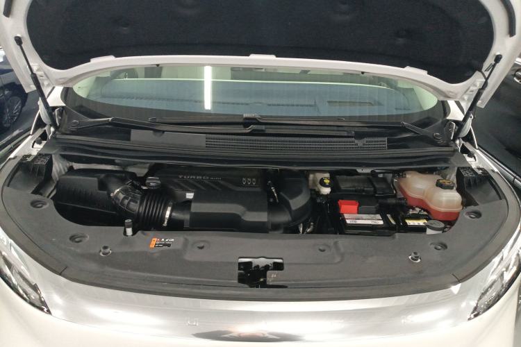 Used Buick Century 2025 2.0T Seven-Seater Yinshi Edition Engine Bay