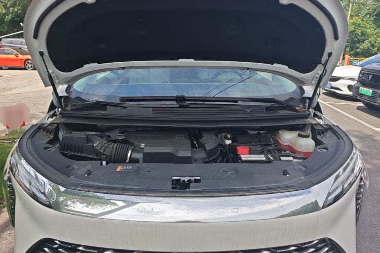 Used Buick Century 2025 2.0T Seven-Seater Yinshi Edition Engine Bay