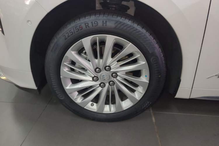 Used Buick Century 2025 2.0T Six-Seater YinShi Edition Exterior 4