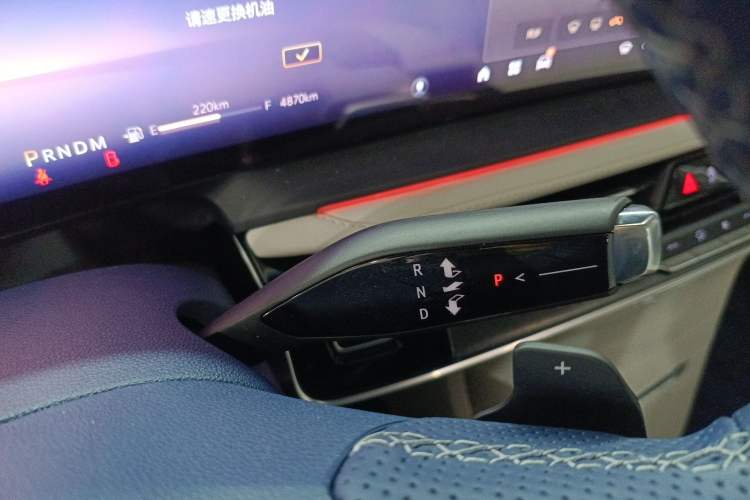 Used Buick Century 2025 2.0T Seven-Seater Yinshi Edition Gear Lever
