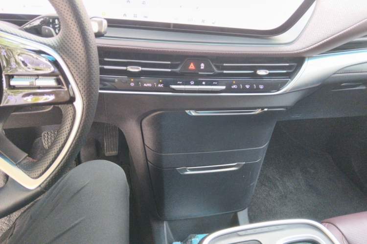 Used Buick Century 2025 2.0T Six-Seater YinShi Edition Gear Lever